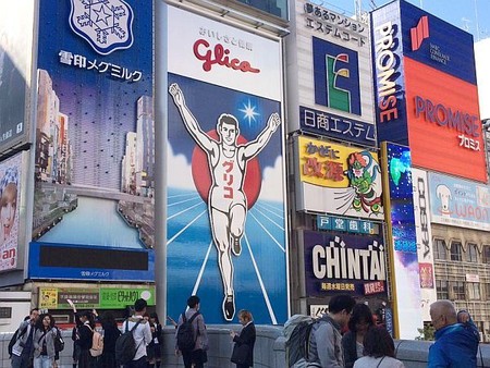凯发k8娱乐官网手机端跑遍世界风景大阪第六代“格力高”广告板登场